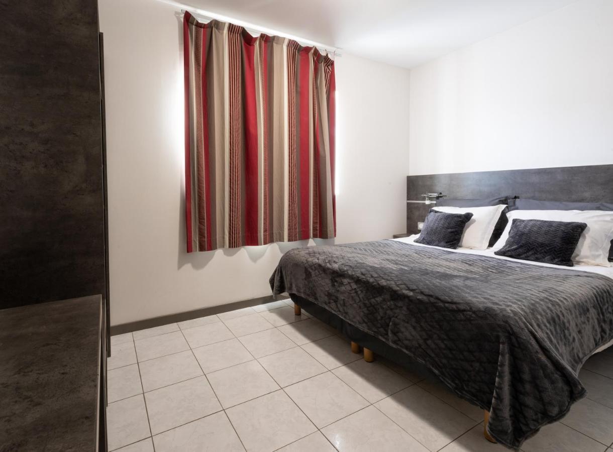 Hotel De La Gare Surgeres Luaran gambar